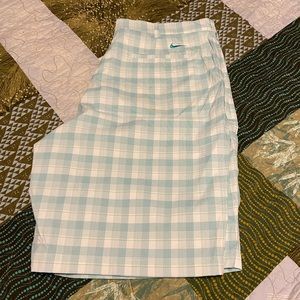 Nike Golf FITDRY shorts. Teal & white